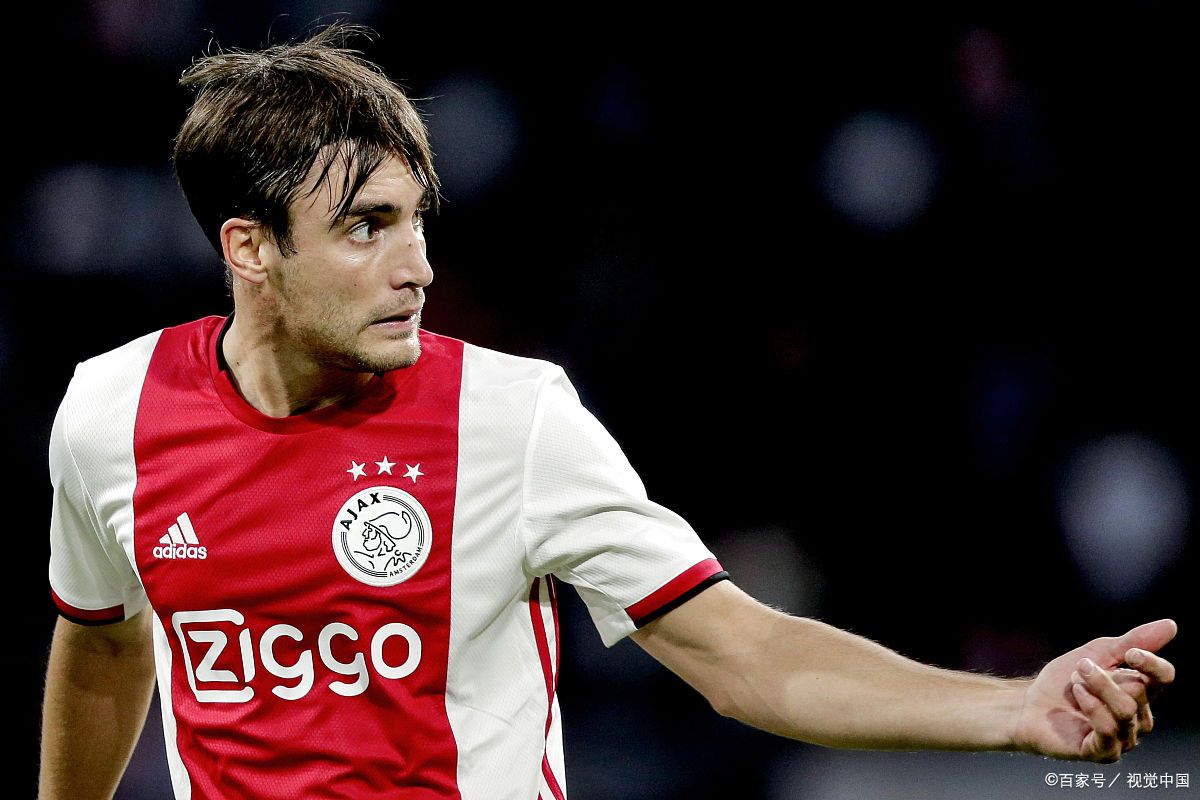 关于阿贾克斯狂胜，轻松晋级下一轮的信息