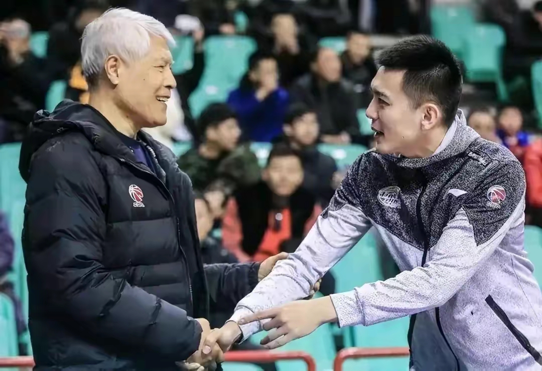 包含圣埃蒂安主教练的战术智慧颇受好评的词条