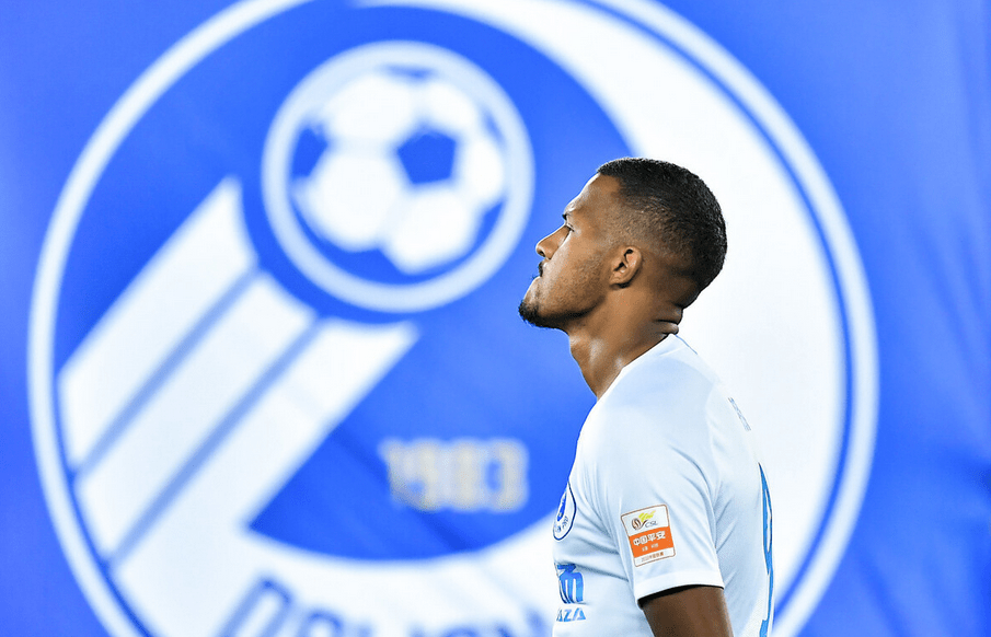 包含大连海报零封深圳，保持不败纪录的词条