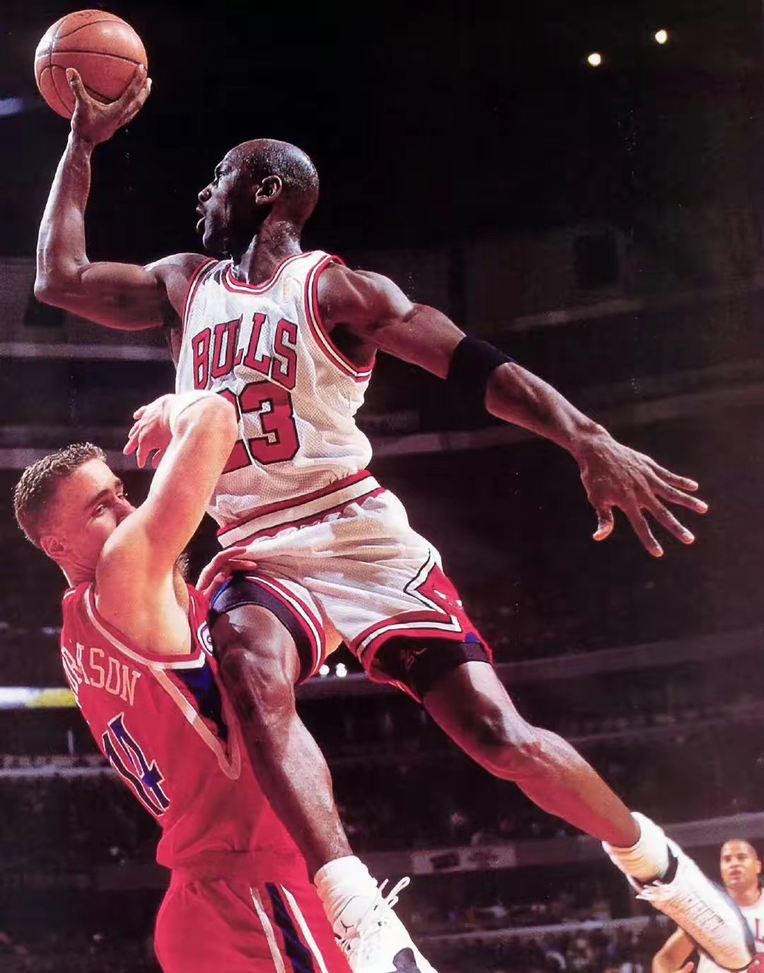 篮球巨星在全球比赛中创造历史的简单介绍