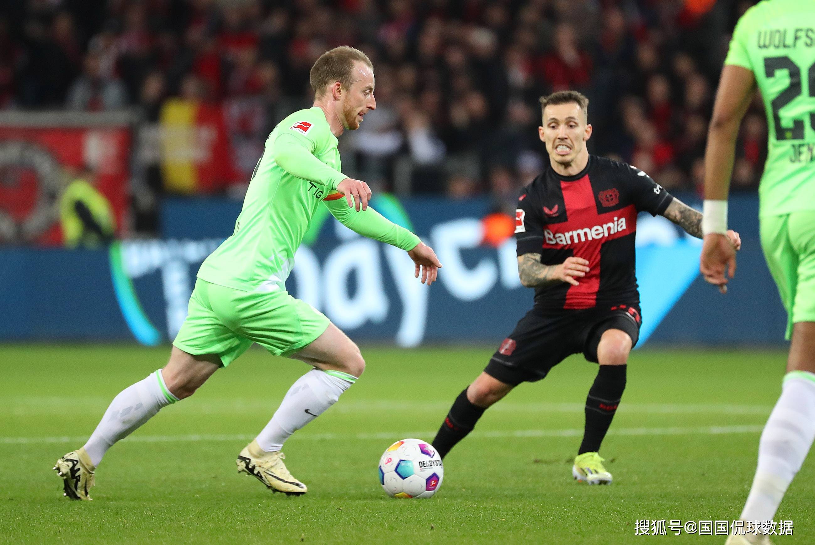 包含沃尔夫斯堡球员爆发，带领球队征服球场的词条