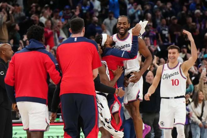 关于76人横扫辽宁队,伦纳德带队取胜的信息 关于76人横扫辽宁队,伦纳德带队取胜的信息