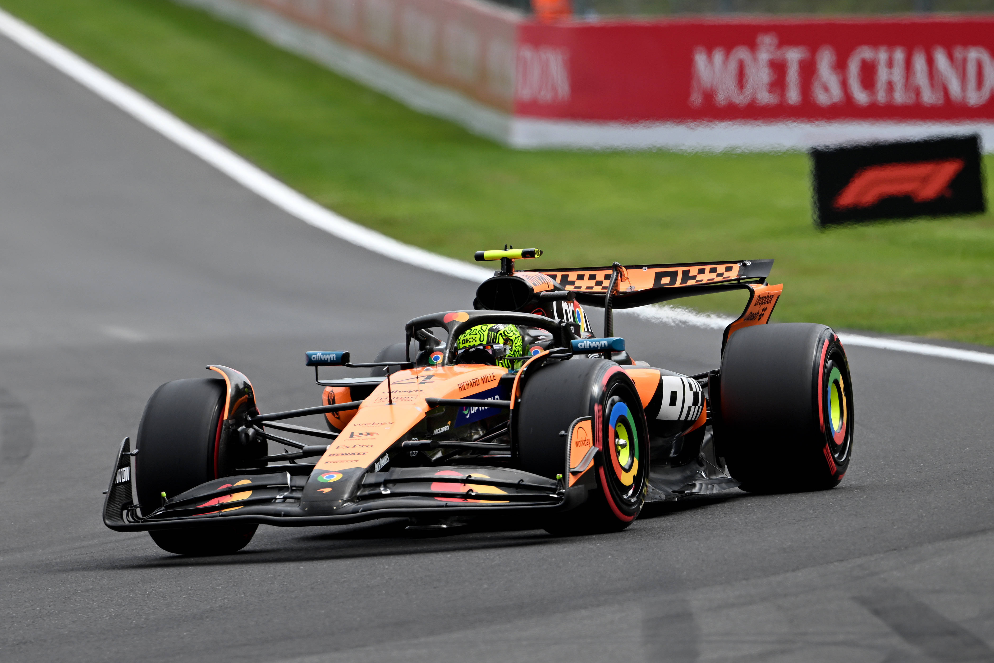 索伯车队鏖战迈凯伦，拉塞尔高光表现的简单介绍