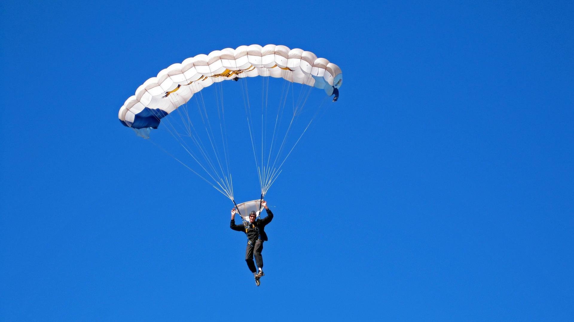 赛道奇迹，哈斯车队惊天翻盘梅赛德斯，诺里斯惊艳四座